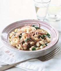 Cannellini beans with olive oil and fresh mint (Fagioli bianchi in umido con la menta)