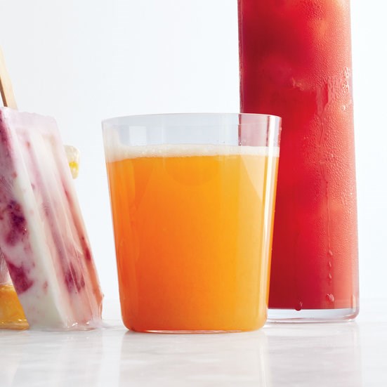 Cantaloupe juice with ginger and lime