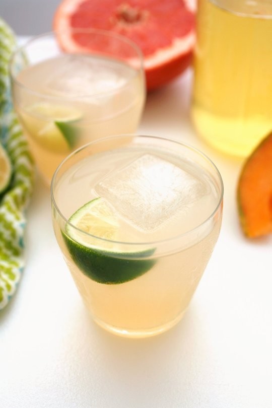 Cantaloupe liqueur cocktail