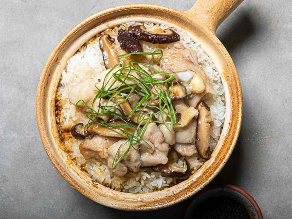 Cantonese clay pot rice with velveted chicken and mushrooms (北菇滑雞煲仔飯)