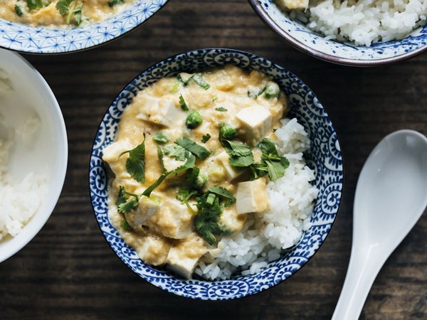 Cantonese slippery eggs with tofu and peas