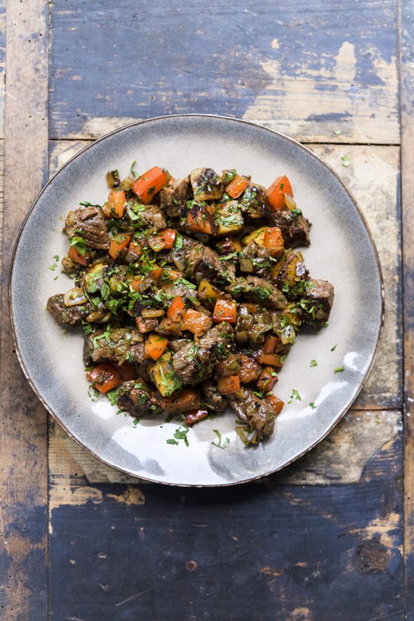Cantonese stir-fried black pepper beef and potatoes