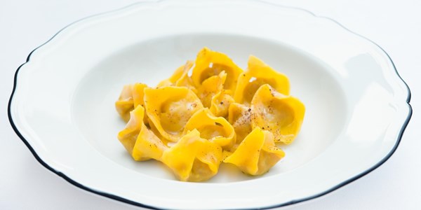 Capon tortellini with smoked Jerusalem artichoke and vermouth sauce