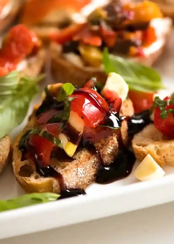 Caprese crostini 