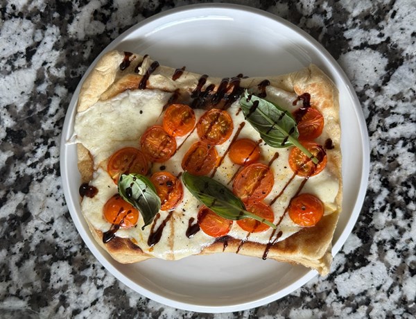 Caprese flatbread pizza