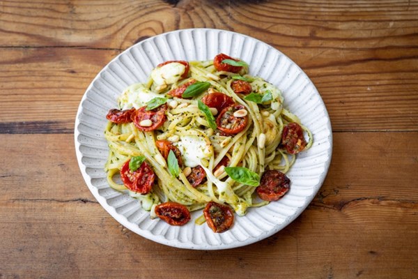 Caprese pasta with semi-dried piccolo cherry tomatoes