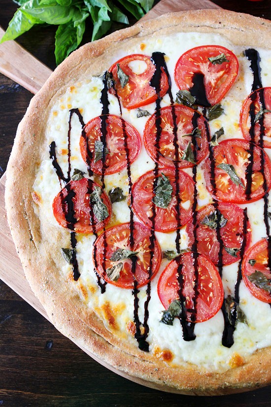 Caprese pizza