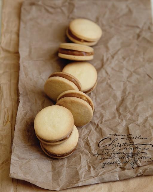 Caramel & peanut cookies