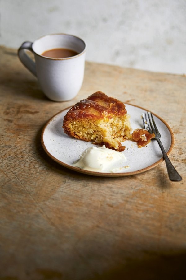 Caramel apple cake