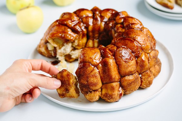 Caramel apple monkey bread