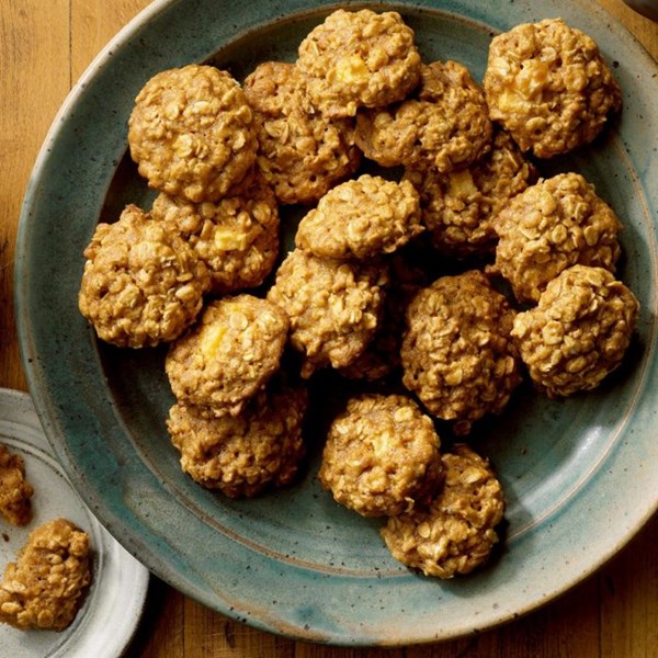 Caramel apple oatmeal cookies