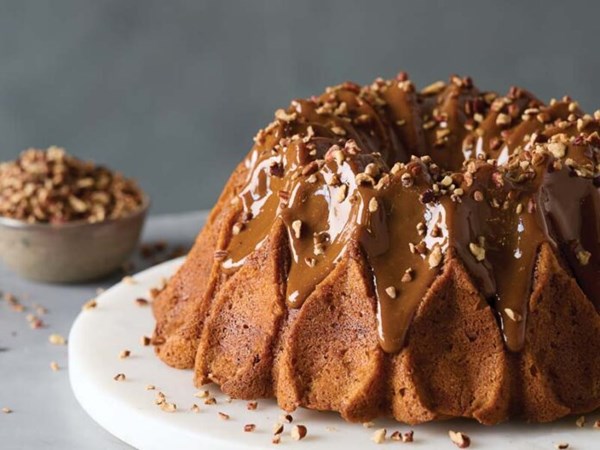 Caramel-apple-pecan cake
