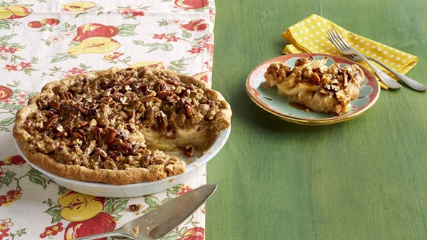 Caramel apple pie