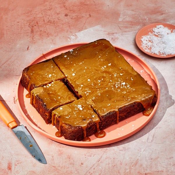 Caramel apple snacking cake 