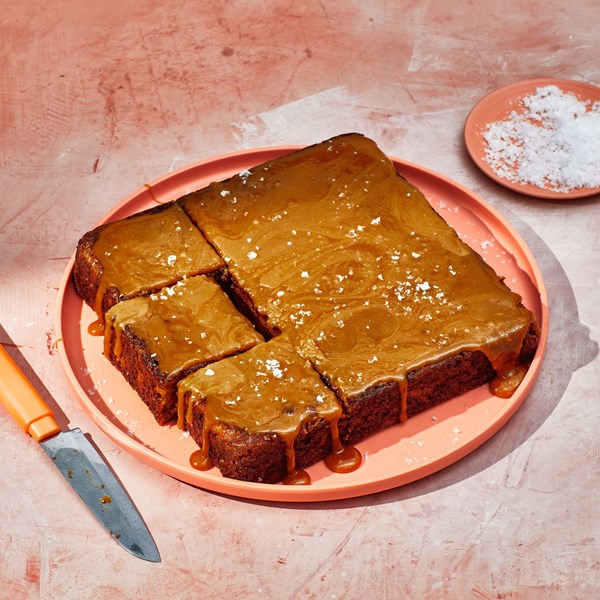 Caramel apple snacking cake