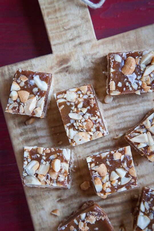 Caramel bars with salted roasted cashews