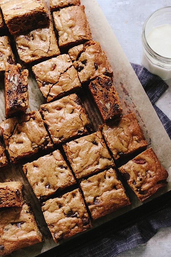 Caramel canvas blondies