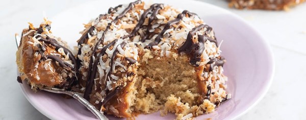Caramel-coconut bundtlettes