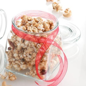 Caramel corn with nuts 