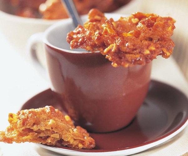 Caramel cornflake cookies