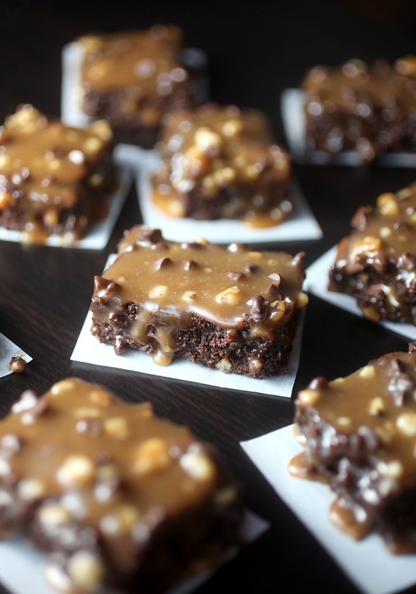 Caramel crunch brownies