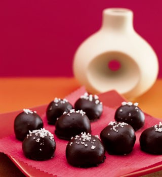 Caramel-dark chocolate truffles with fleur de sel