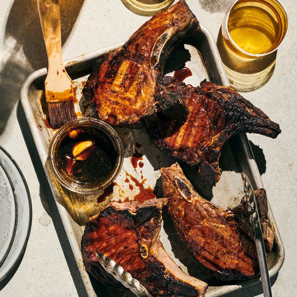 Caramel-glazed pork chops