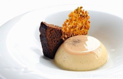 Caramel panna cotta with homemade gingerbread