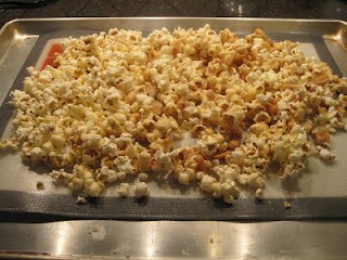 Caramel peanut popcorn 