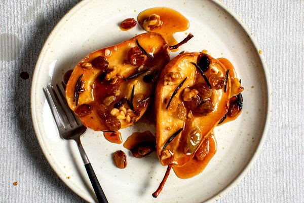 Caramel pears with rosemary, honey and walnuts