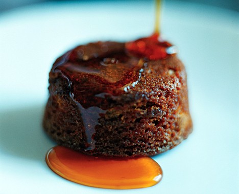Caramel pecan cakes