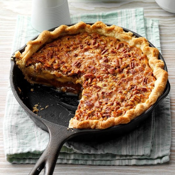 Caramel-pecan cheesecake pie