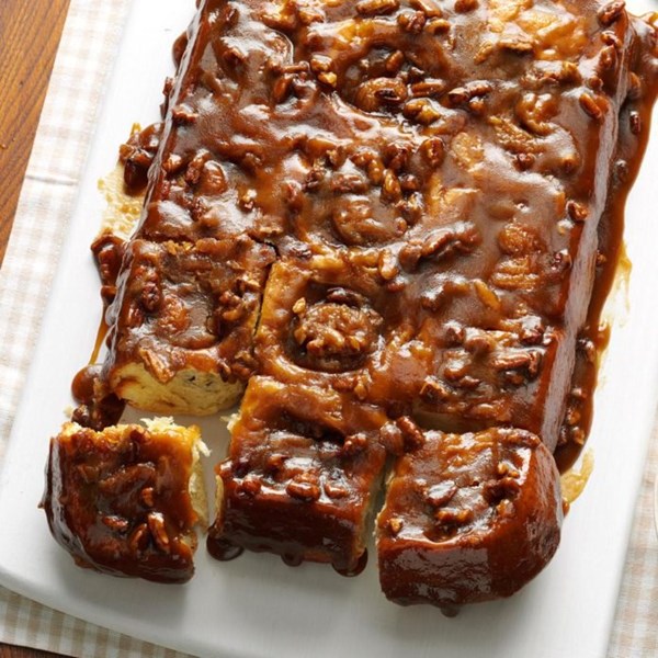 Caramel-pecan cinnamon rolls