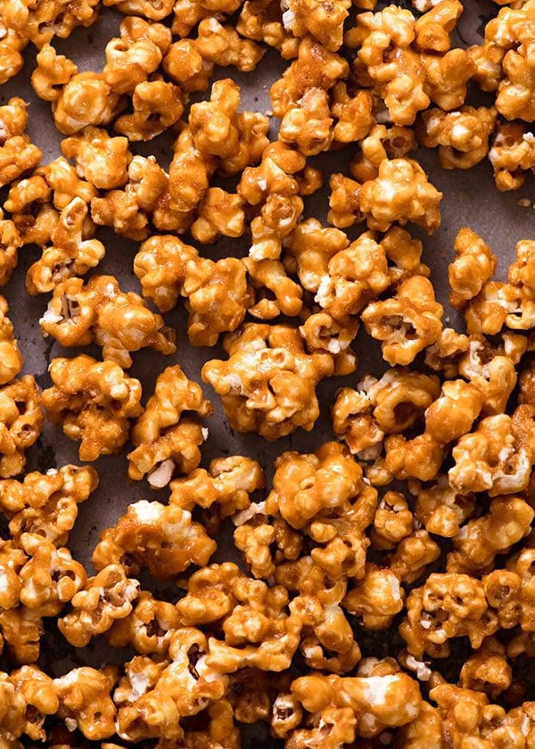 Caramel popcorn (caramel corn)