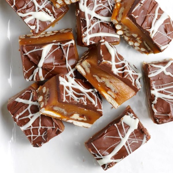 Caramel pretzel bites