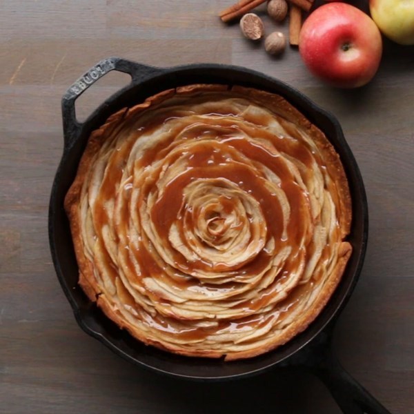 Caramel rose apple pie