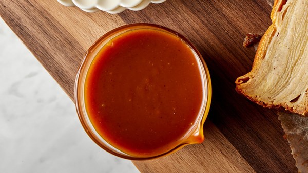 Caramel sauce with allspice