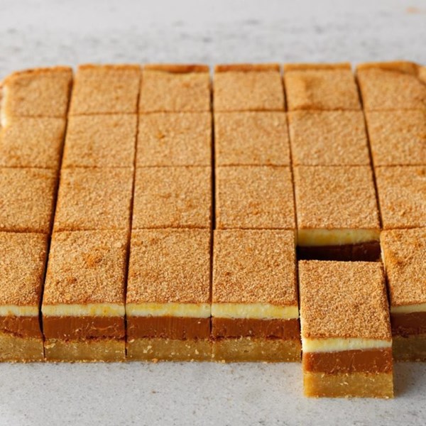 Caramel snickerdoodle bars