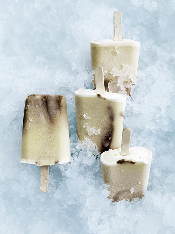 Caramel swirl popsicles