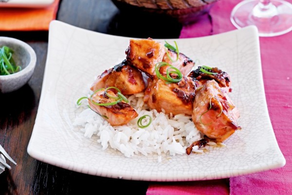 Caramel-tamarind salmon (Ca kho to)