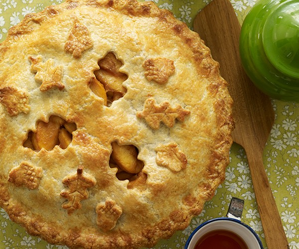 Caramel velvet apple pie