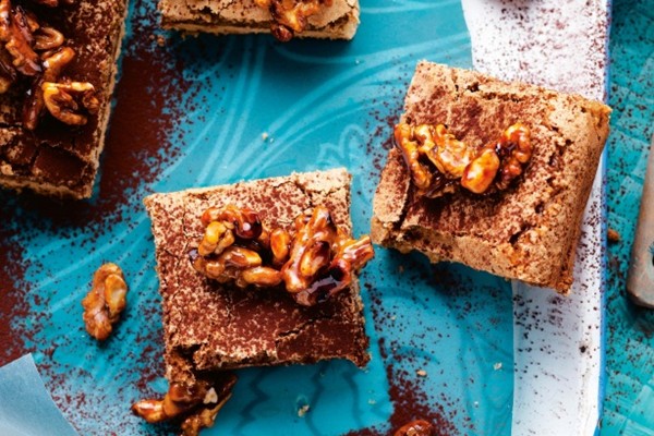 Caramel walnut slice