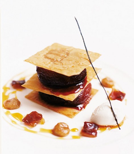 Caramelised apple with filo crisps and date and apple purée