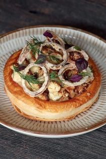 Caramelised cauliflower tart with onion purée & crispy shallots