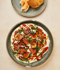 Caramelised figs with tomato and yoghurt dip