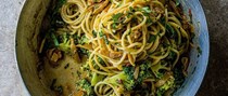 Caramelised onion & anchovy spaghetti