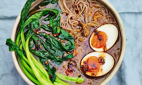 Caramelised onion & chilli ramen