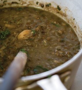 Caramelised onion & lentil soup