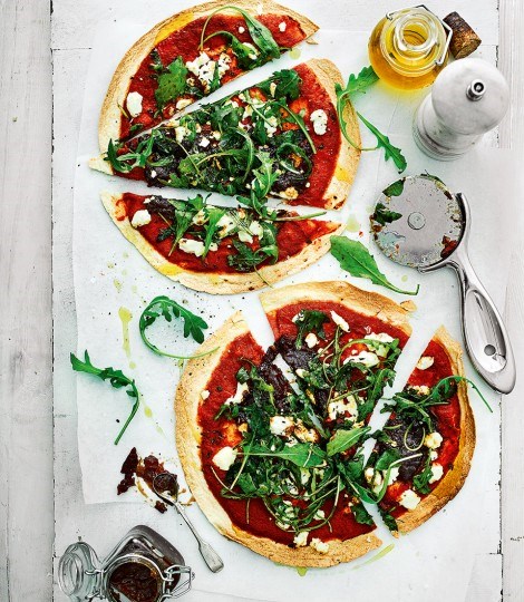 Caramelised onion chutney and goat's cheese pizza