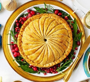 Caramelised onion, squash & spinach pithivier
